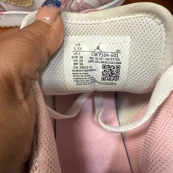 Nike Pink and White Sneakers with Gold Accents - Picture 3 of 7